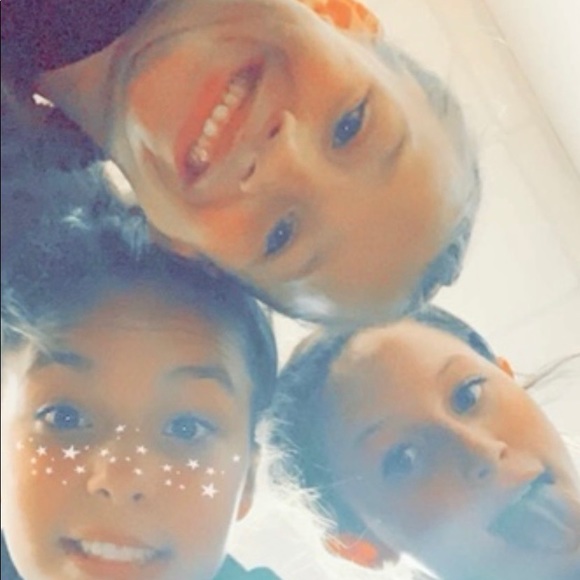 Meet your Posher, Rae - Picture 1 of 1